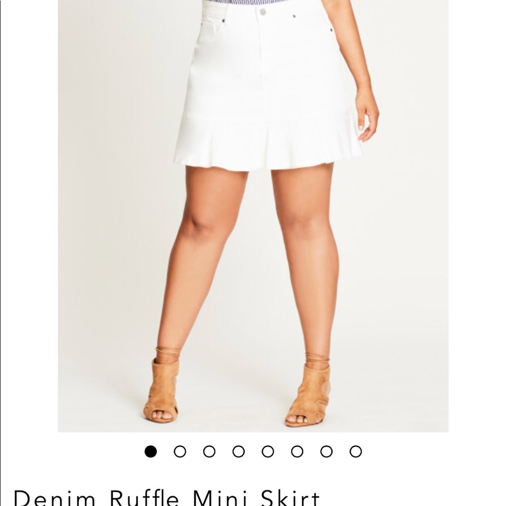 Denim ruffle mini skirt ISO!